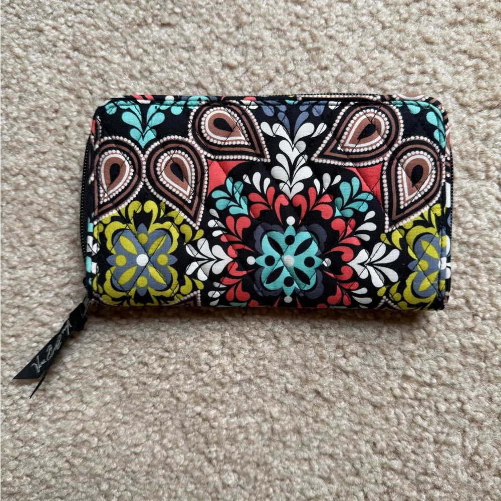 Vera Bradley RETIRED “Sierra” Women's Continental Wallet